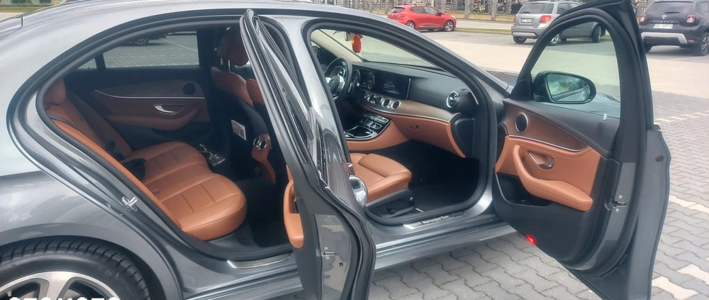 Mercedes-Benz Klasa E cena 149900 przebieg: 45403, rok produkcji 2018 z Rzgów małe 562